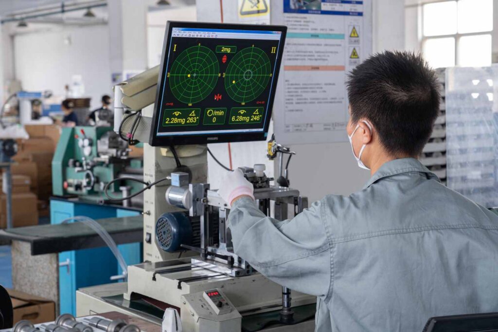 Quality inspection and dynamic balance testing of rotor spinning components