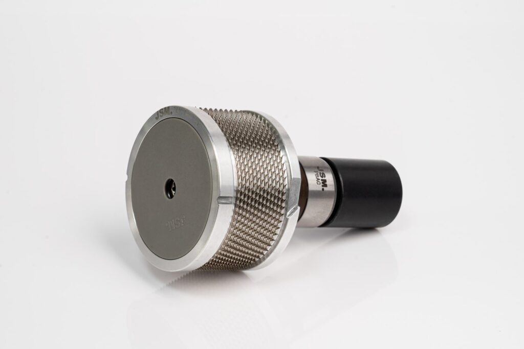 Precision-balanced opening roller complete with customizable tooth profiles for OE spinning machines.